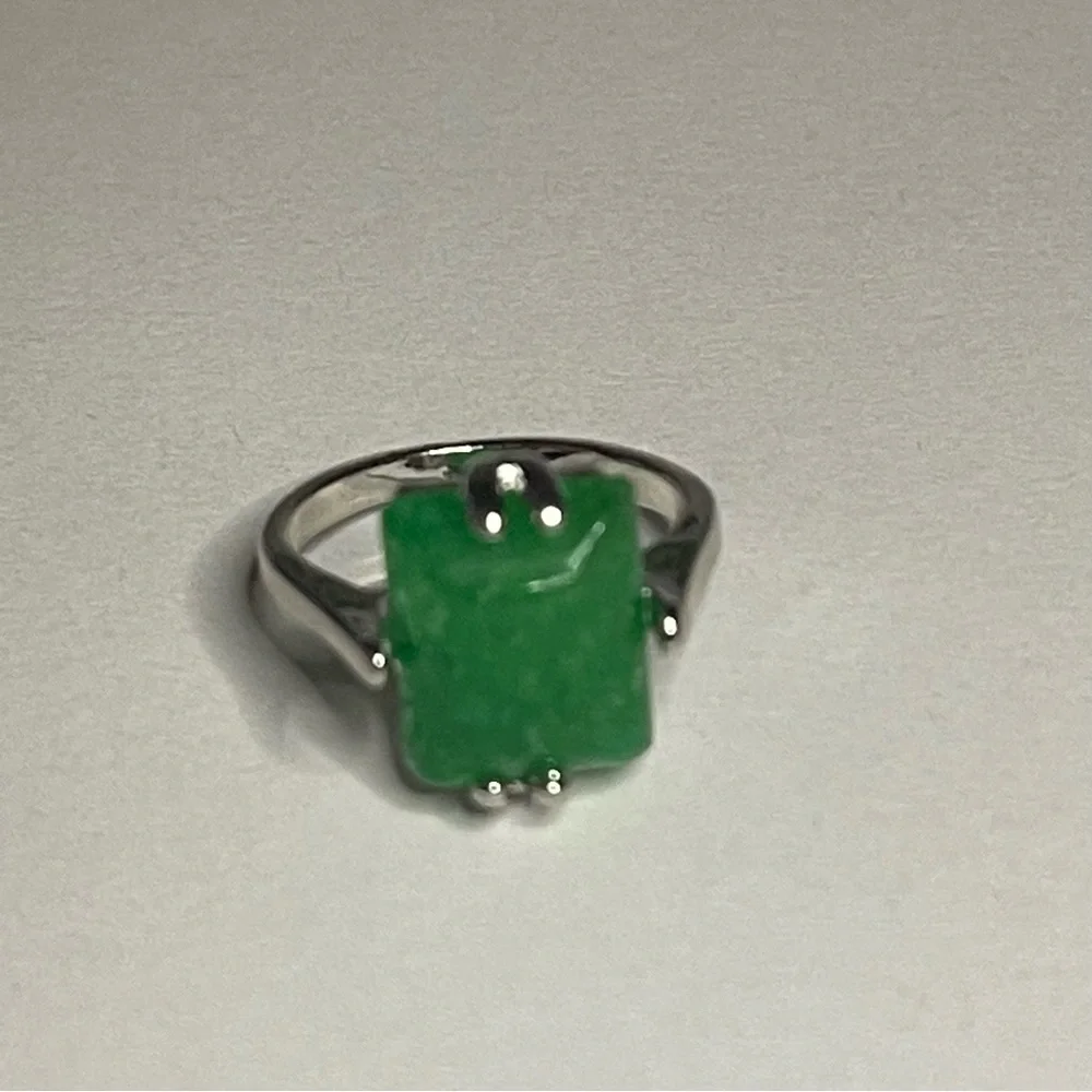 New Handmade Rare Natural Green Jadeite Rectangular Stone Sterling Silver Ring